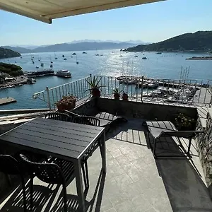 Apartment Seafront Rooftop Flat W/ Terrace, Porto Venere